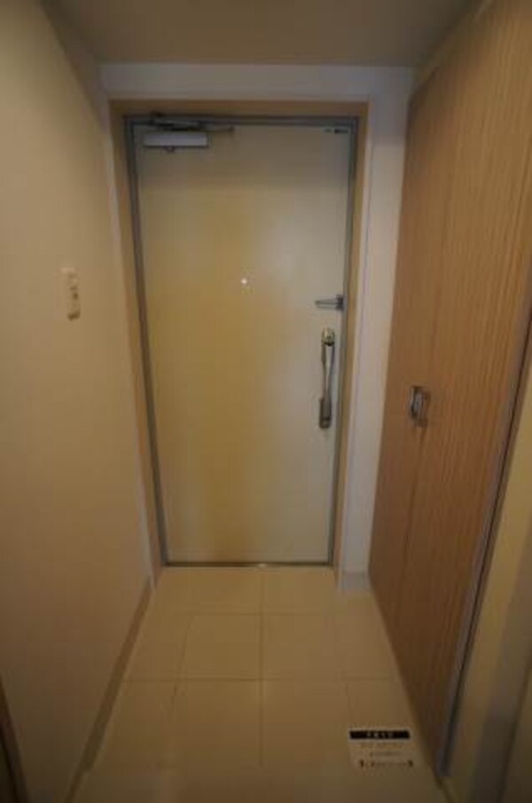 玄関(美野島商店街も近くお買い物にも便利)