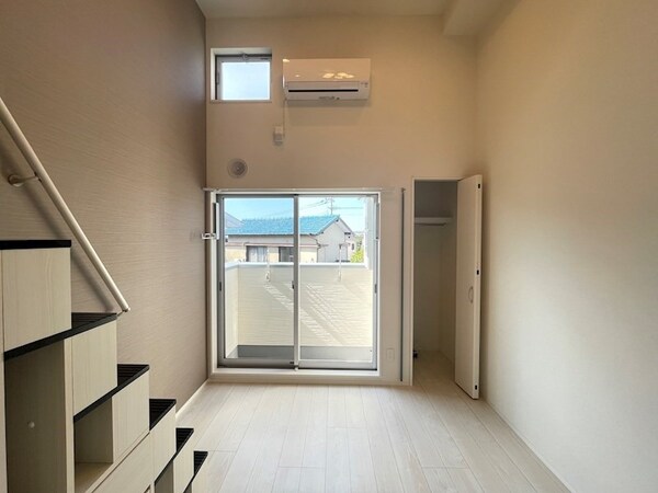 居室・リビング(別号室)