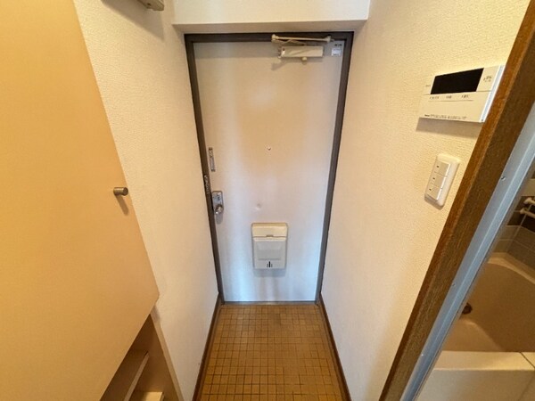 玄関(別号室)