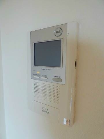 物件内観写真13　(TV付きインターホン完備で来客者が見えて安心。)