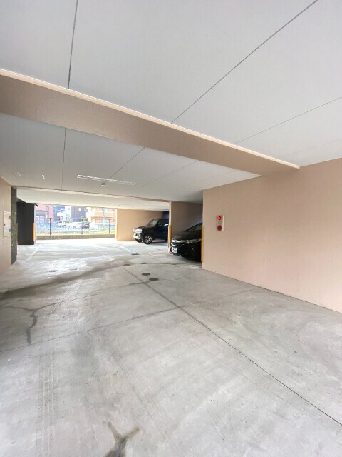 物件外観写真3　(駐車場)