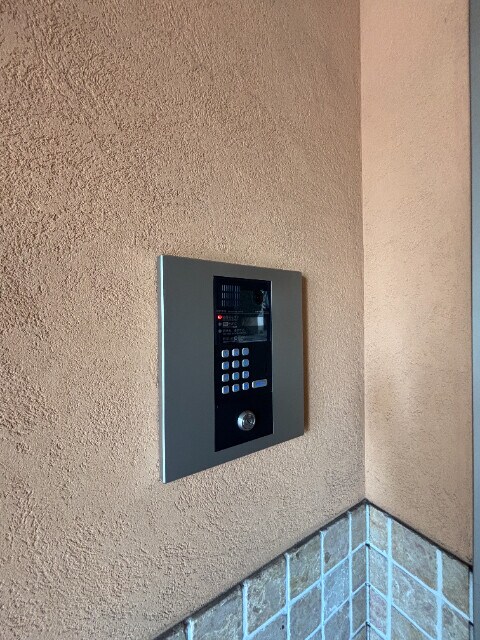 物件外観写真3　(オートロック)