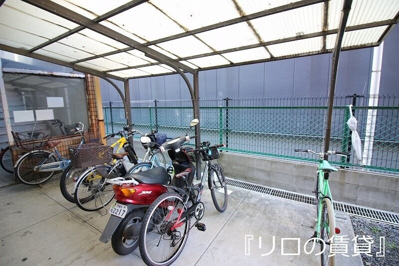 物件内観写真13　(駐輪場)