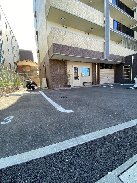 物件外観写真3　(駐車場)