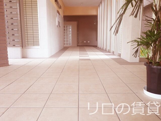 物件外観写真2　(エントランス)