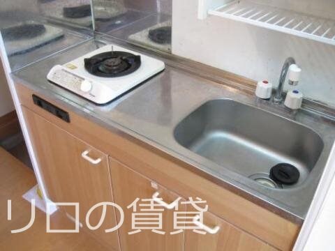 物件内観写真3　(ガスコンロ付きキッチン。調理スペースもありますよ)