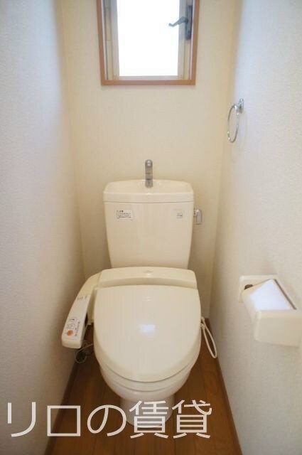 物件内観写真4　(温水洗浄便座)