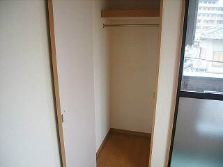 物件内観写真12　(収納。同型イメージ)