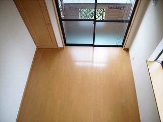 物件内観写真13　(ロフトからのリビング。同型イメージ)