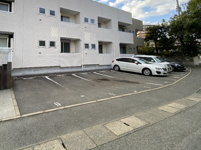 物件外観写真2　(駐車場)