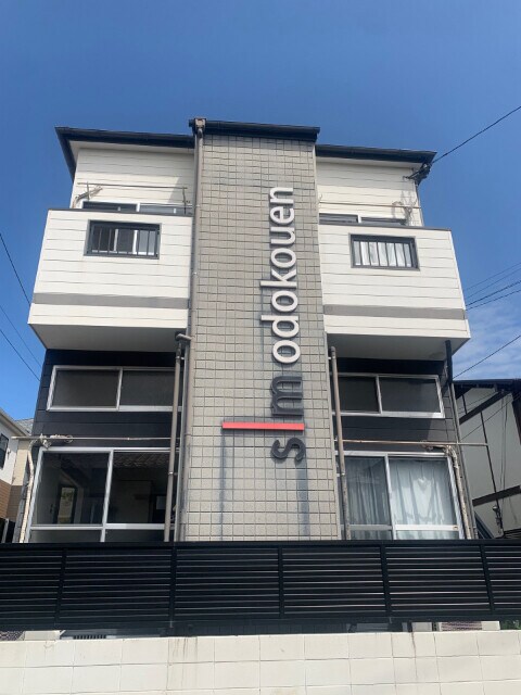 物件外観写真2　(エントランス)