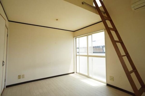 居室・リビング(別号室)