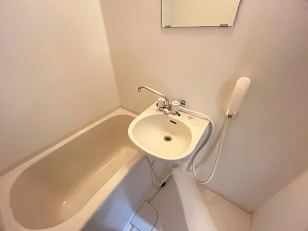 バス／シャワールーム等(現状優先)