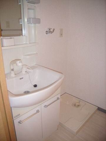 物件内観写真5　(別号室写真)