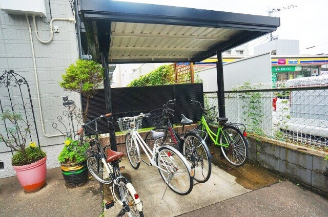 物件外観写真2　(駐輪場)