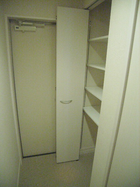 物件内観写真2　(別号室)