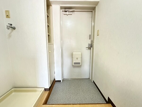 玄関(別号室)