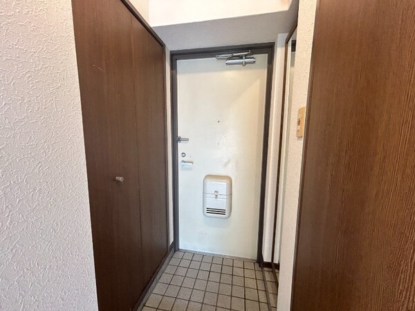玄関(別号室)