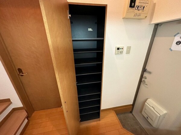 玄関(別号室)