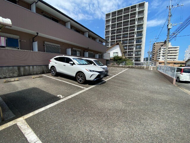 物件外観写真3　(駐車場)