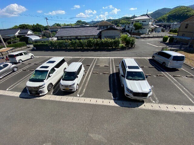 物件外観写真3　(駐車場)