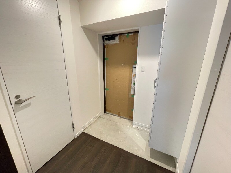 物件内観写真2　(別号室写真)