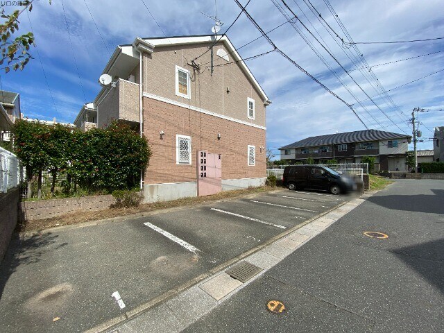 物件外観写真2　(駐車場)