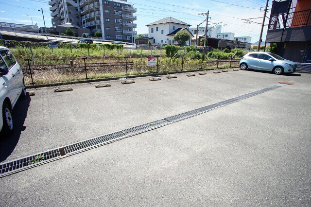 物件外観写真2　(駐車場)