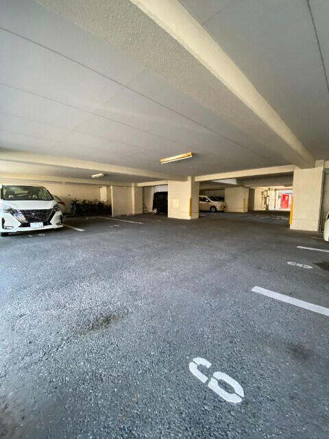 物件外観写真3　(駐車場)