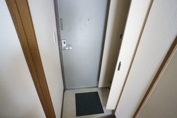 玄関(別号室)