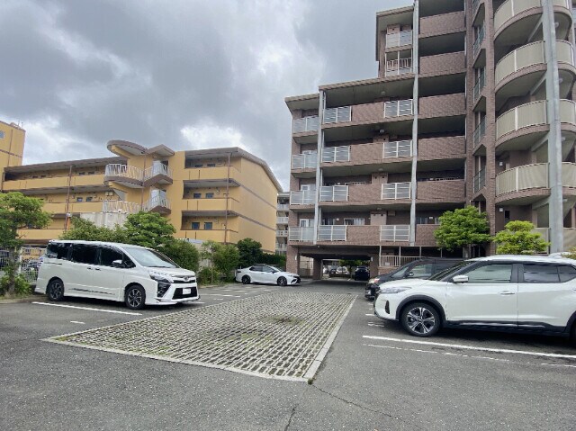 物件外観写真2　(駐車場)