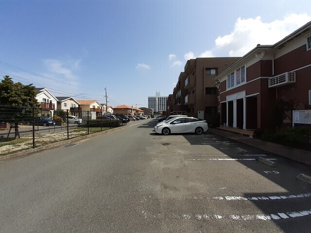 物件外観写真2　(駐車場)
