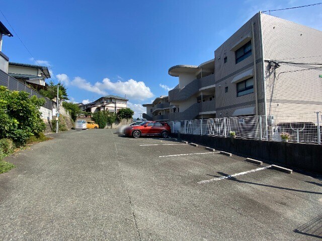 物件外観写真3　(駐車場)