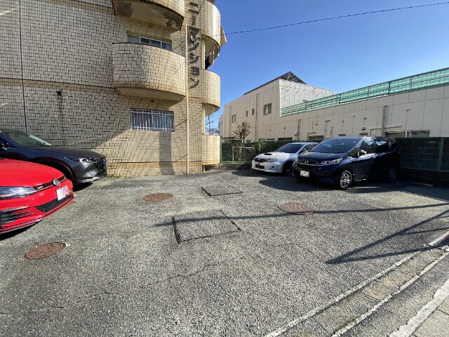 物件外観写真2　(駐車場)