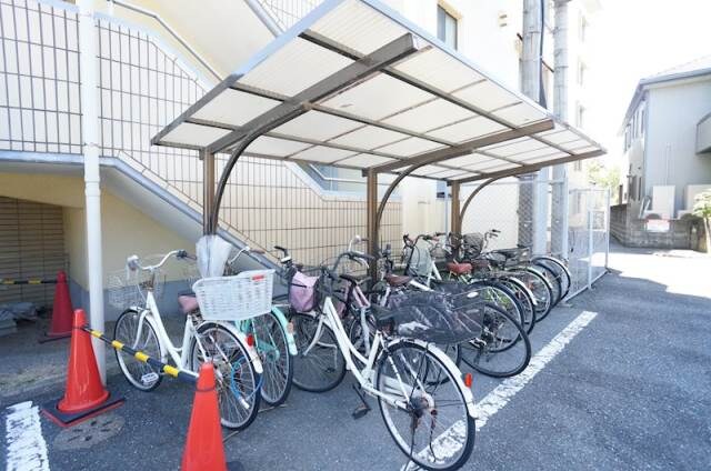 物件外観写真3　(駐輪場)