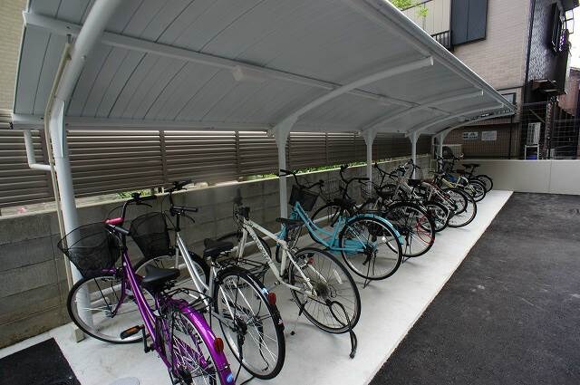 物件外観写真2　(駐輪スペース)