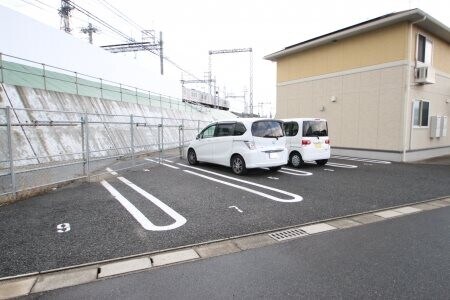 物件外観写真3　(駐車場)
