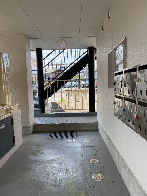 物件外観写真2　(エントランス)