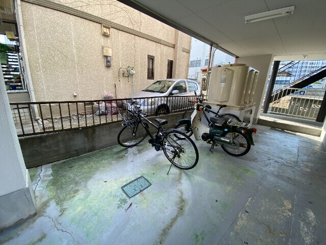 物件外観写真3　(駐車場)