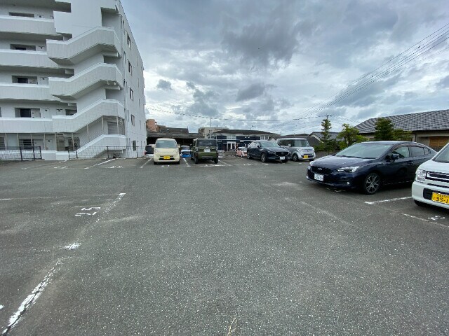 物件外観写真3　(駐車場)