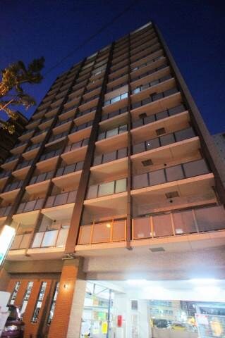 物件外観写真1　(ネット無料マンション。浴室乾燥機や追焚機能など設備も充実。)