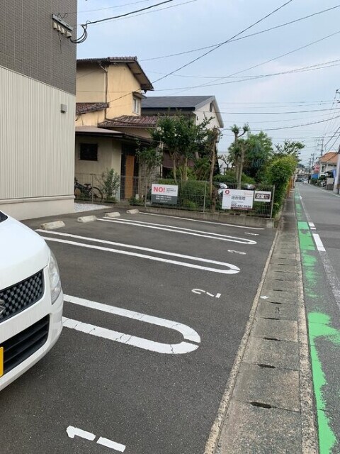 物件外観写真2　(駐車場)