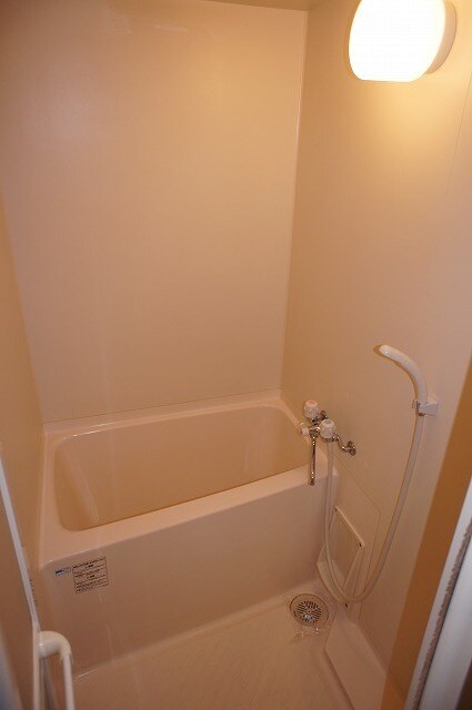 物件内観写真8　(ゆったりとしたバスルーム)