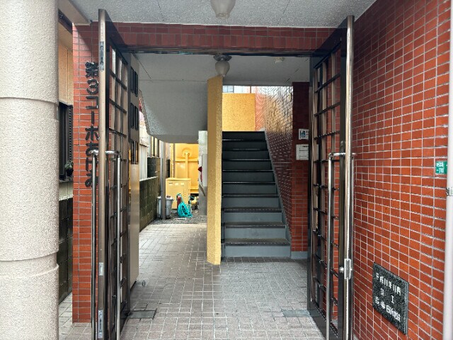 物件外観写真2　(エントランス)