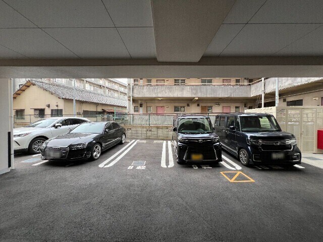 物件外観写真3　(駐車場)