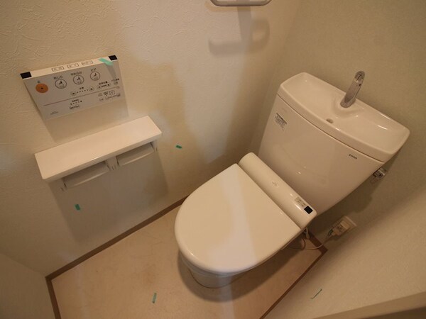 トイレ(同物件別部屋写真)