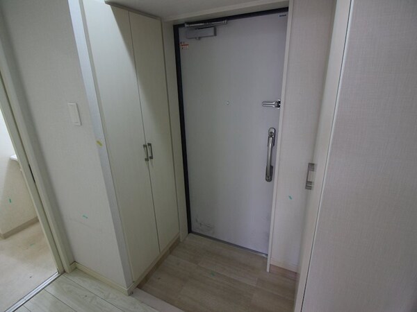 玄関(同物件別部屋写真)
