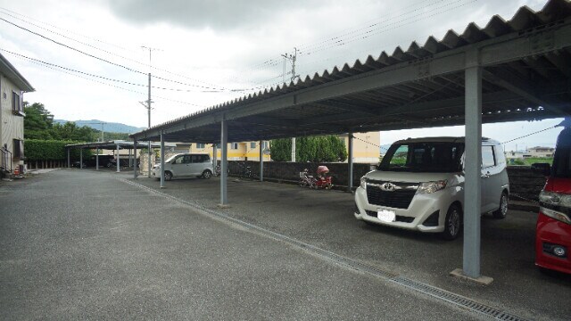 物件外観写真2　(駐車場)