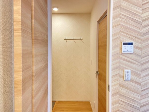 玄関(同物件別部屋イメージ)