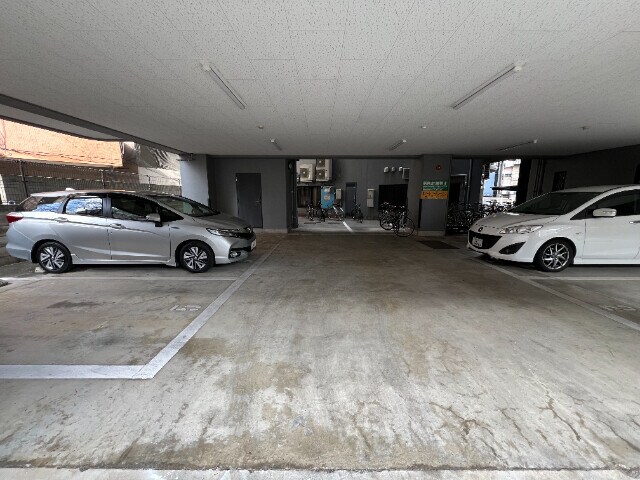 物件外観写真3　(駐車場)